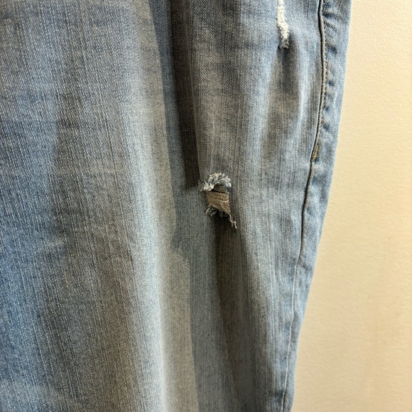 TORRID Sz 16 R Boyfriend Straight Vintage Stretch Light Wash Distressed Jeans - Picture 4 of 11